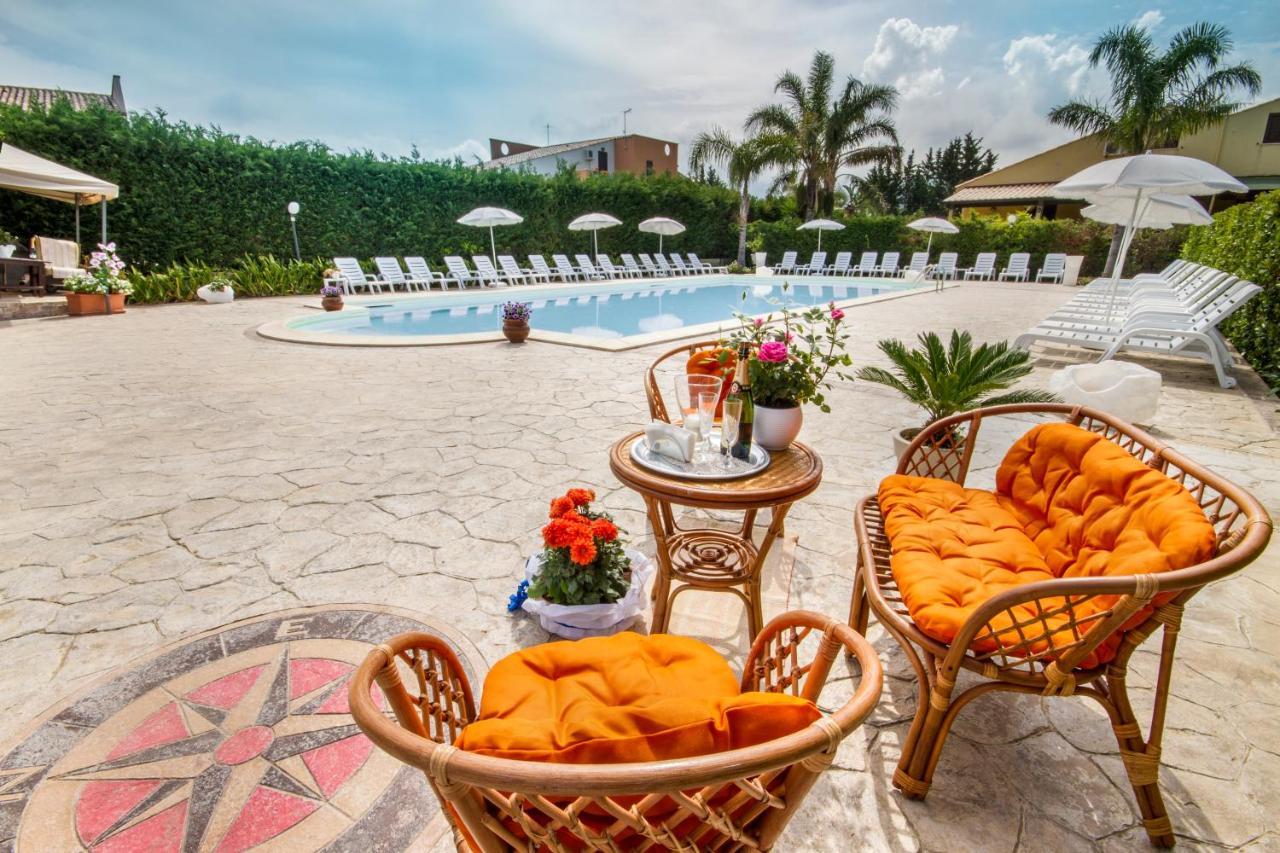 Casa Vacanza Paradise Vicino Cefalu Con Servizio Di Piscina A 3 Chilometri Apartamento Campofelice Di Roccella Exterior foto
