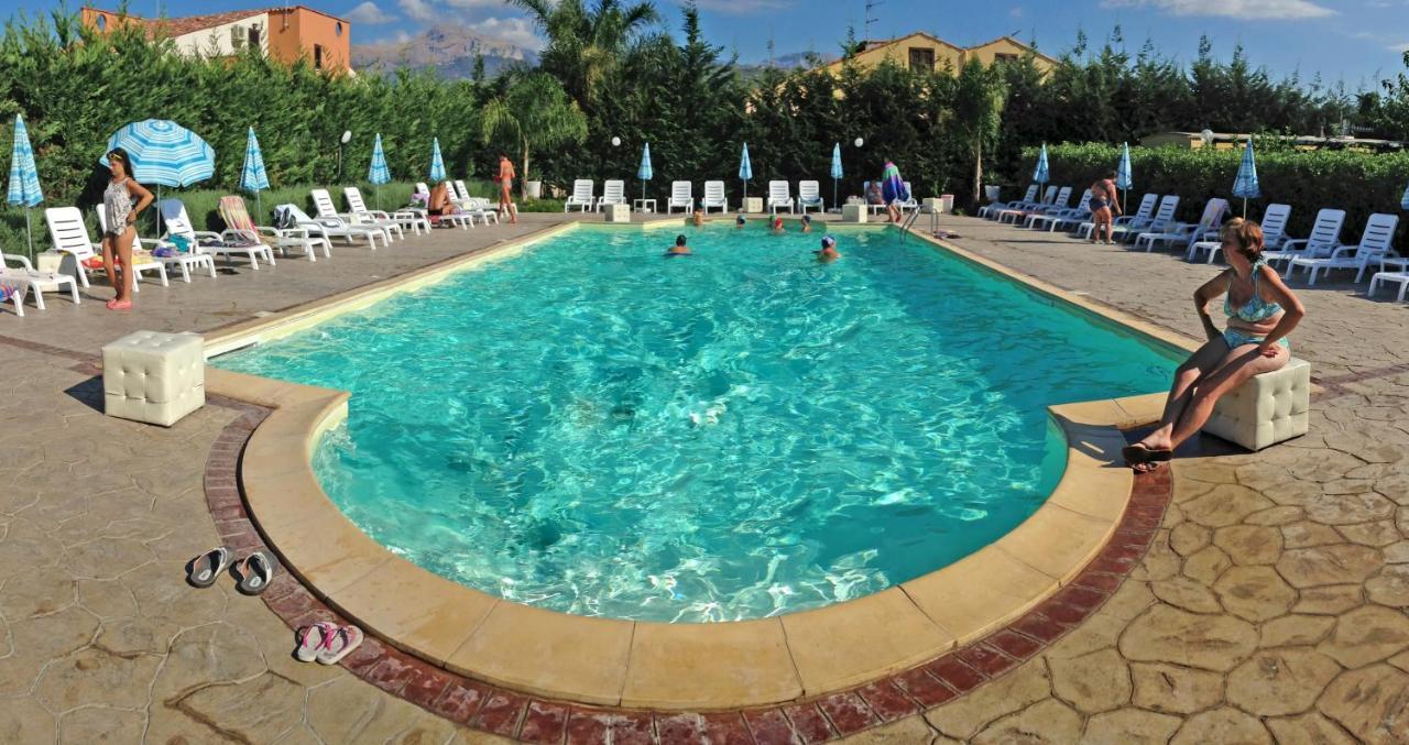Casa Vacanza Paradise Vicino Cefalu Con Servizio Di Piscina A 3 Chilometri Apartamento Campofelice Di Roccella Exterior foto