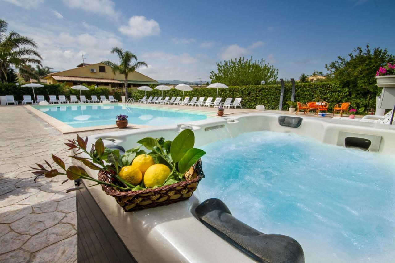 Casa Vacanza Paradise Vicino Cefalu Con Servizio Di Piscina A 3 Chilometri Apartamento Campofelice Di Roccella Exterior foto
