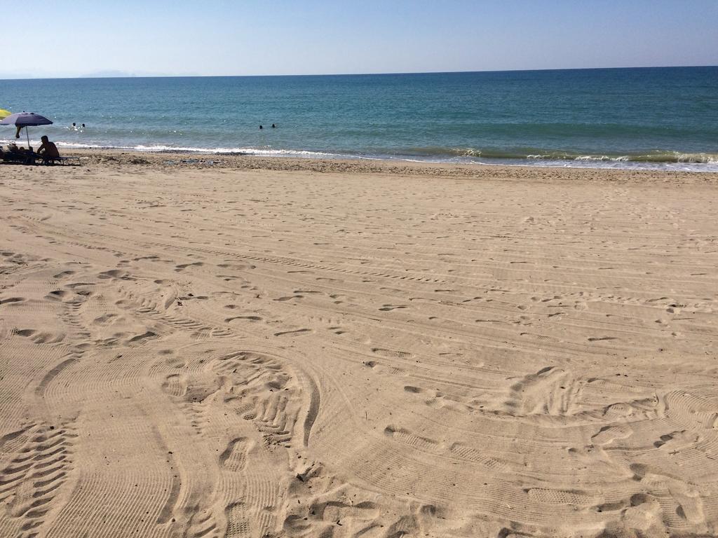 Casa Vacanza Paradise Vicino Cefalu Con Servizio Di Piscina A 3 Chilometri Apartamento Campofelice Di Roccella Exterior foto