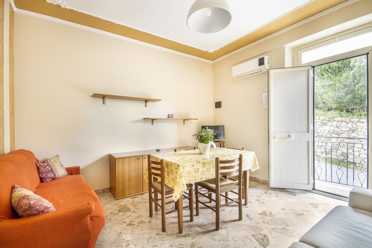 Casa Vacanza Paradise Vicino Cefalu Con Servizio Di Piscina A 3 Chilometri Apartamento Campofelice Di Roccella Exterior foto