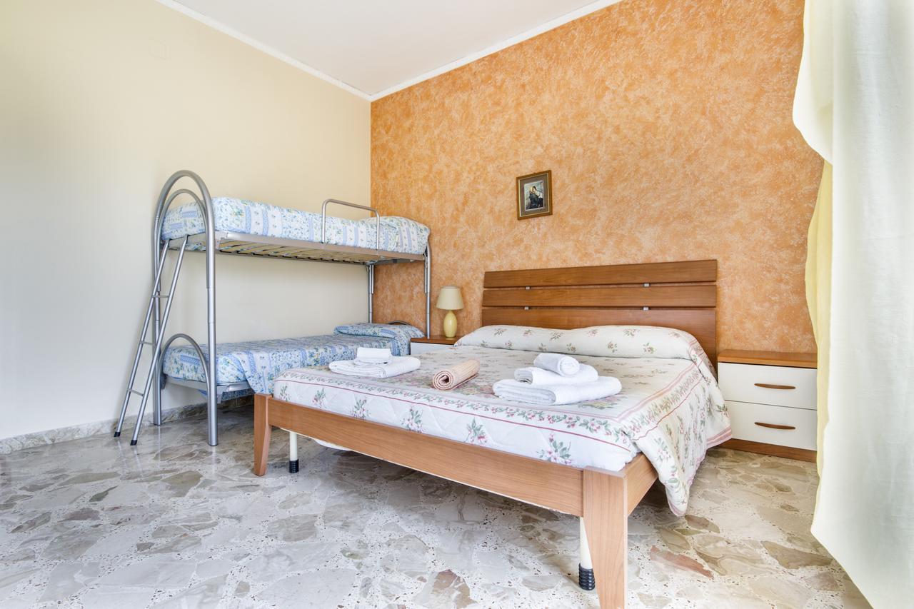 Casa Vacanza Paradise Vicino Cefalu Con Servizio Di Piscina A 3 Chilometri Apartamento Campofelice Di Roccella Exterior foto